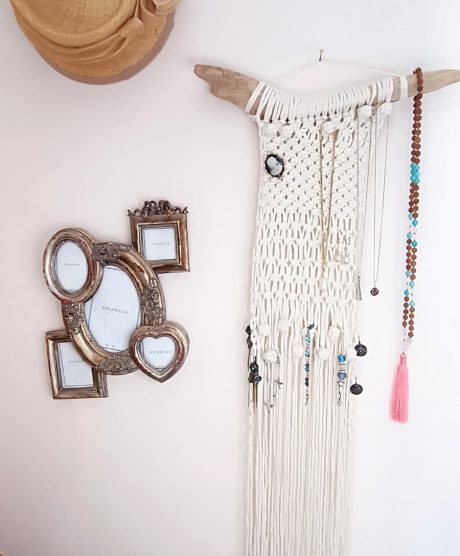 Porte bijoux en macramé