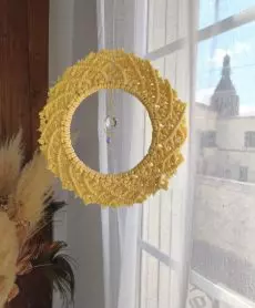 Attrape soleil en macramé jaune
